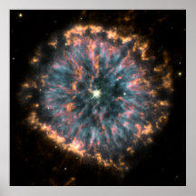 Ett glödande himmelskt öga som är bekant som NGC67 Posters