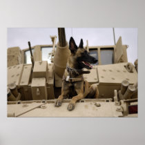 Ett militärt arbete förföljer sitter på en US-armé Print