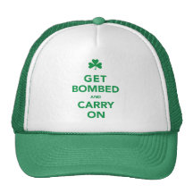 Få hög & bär på daghatten för St. Pattys Kepsar