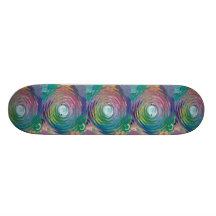 Färgrik spiral virvlar runt skateboarden