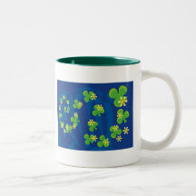 Färgrik Sts Patrick abstrakt för dagShamrock Kaffe Muggar