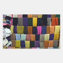 Färgrika scarves på visning klistermärke
