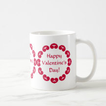 Finare cirklar av röda hjärtavalentin dag kaffe muggar