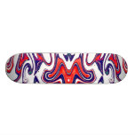 Fjärilsfladdermöss i rött, vit och blått på skateb