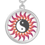 Flamma det Yin Yang solhalsbandet