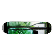 Flaskor och burkar på burk anpassningsbara skateboard
