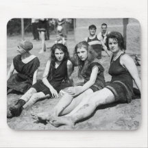 Flickor på stranden, tidiga 1900s musmatta