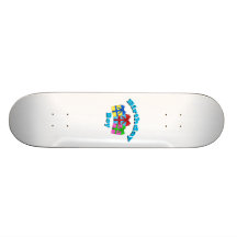 Födelsedagpojke med presenter skate board