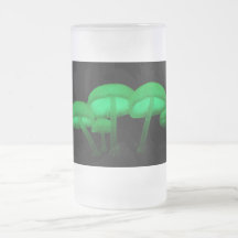 Glödande champinjoner kaffe koppar