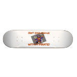 Gör inte någonsin argh-ue med en pirat skate boards