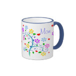 Grattis på födelsedagenmamman blommade koppen med  kaffe koppar