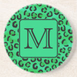 Grönt Leopardtryck med den beställnings- monogram. Underlägg För Glas