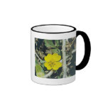 Gul blomma kaffe mugg