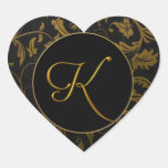 Guld för Monogram K och damastast bröllop för svar Hjärtklistermärken