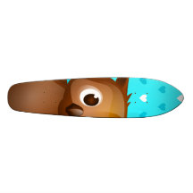 Gullig uggla på bakgrund för blåtthjärtamönster skate board