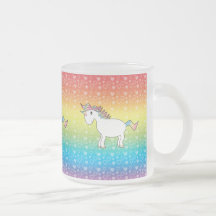 Gullig vitregnbågeunicorn med regnbågehjärtor kaffe mugg