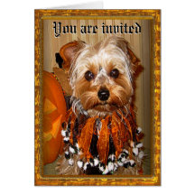 Gullig Yorkie Halloween våldsamt slaginbjudan Kort