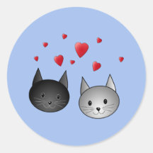 Gulliga svart och gråa katter, med Hearts. Rund Klistermärke