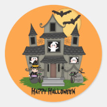 Gulligt Halloween spökat hus & lite häxa Rund Klistermärke