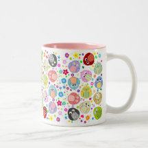 Gulligt uggla- och blommamönster kaffe mugg