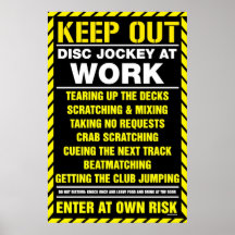 Håll ut! DJ på arbete - diskjockeyDJing turntable Affisch