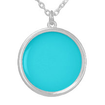 Halsband med Aquablåttbakgrund
