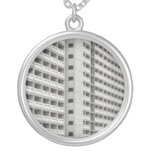 Halsband med bostads- arkitektur