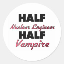Halv vampyr för halv kärn- ingenjör rund klistermärke
