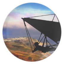 Hängning som glider över den Kalifornien kusten Tallrikar