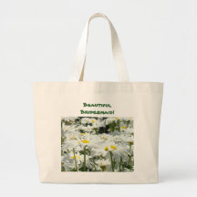 Härlig brudtärna! tote bagsdaisyblommor