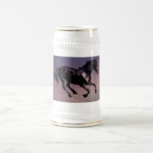 Hästdanssilhouette på solnedgången kaffe muggar