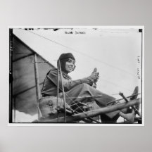 Helene Dutrieua testar den banbrytande flygaren pi Posters