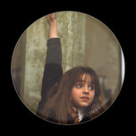 Hermione lönelyfter som hon räcker magneter