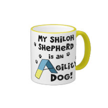 Hund för Shiloh herdeAgility Kaffe Koppar