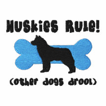Huskies härskar den broderade skjortan (poloen)