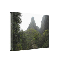 Iao nål i Maui, Hawaii Sträckt Kanvastryck