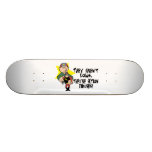 Inte är åtgärdar dockor utan figurer skateboard deck