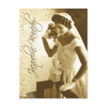 Jacqueline Kennedy som kastar henne bröllopbukett