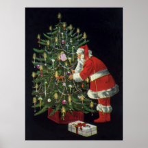 Jultomten som tänder stearinljus på julgranen posters
