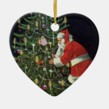 Jultomten som tänder stearinljus på julgranen juldekoration