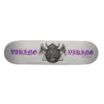 Kall viking skalle med den grafiska skateboarden f