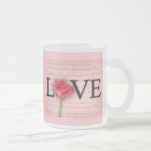 Kärlek och en röd ros kaffe kopp