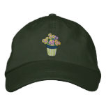 Konstlock: Gula Pansies i en kruka broderade kepsar