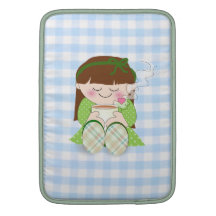 Koppla av! Gullig Kawaii flicka som kopplar av med MacBook Air Sleeve