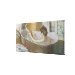 Kvinnan i henne badet som snyltar henne, lägger be sträckta canvas tryck