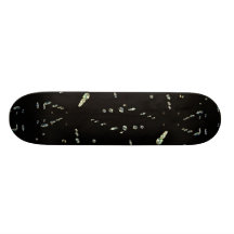 Lagrar av diamanter över svart bakgrund skate board decks