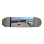 Lantlig skiljevägg på strand skate board