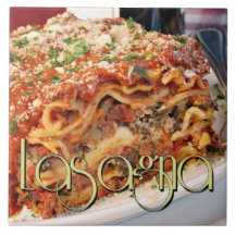 Lasagnamiddag på den italienska restaurangen kakelplatta av kerami