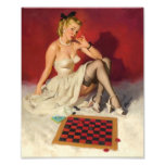 Låter lek en lek - Retro pinupflicka Fotografiska Tryck