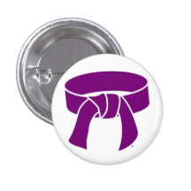 Lilabältet knäppas pins